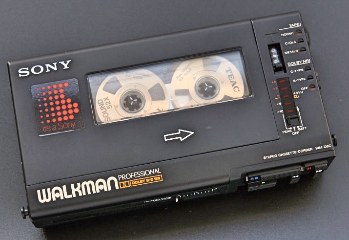 Discman fans(vintage portable cd player, earbuds, cassette walkman, radio)